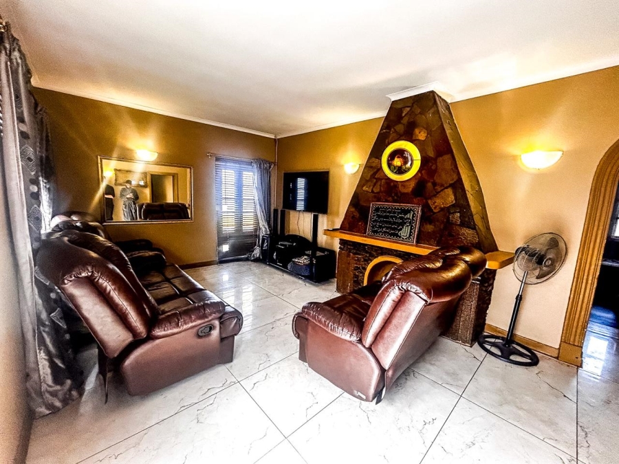6 Bedroom Property for Sale in Surrey Estate Western Cape